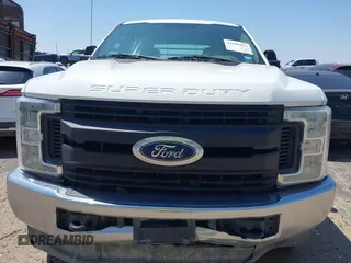 2019 Ford F-250 XL с VIN 1FD7W2B61KEG48751, выставлен на аукционе IAAI как лот 42595513 с пробегом Не указан миль и . История ставок и продаж доступна на DreamBid. Изображение 12.