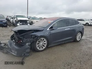 2017 Tesla Model X 90D z VIN 5YJXCAE29HF059132, wystawiony jako Copart lot #55279965 z przebiegiem 132 236 mil mil oraz Szkody całkowita. Historia ofert i sprzedaży dostępna na DreamBid. Obrazek 1.