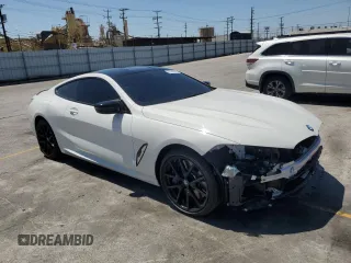 2020 BMW 8 Series M850i xDrive z VIN WBABC4C00LCE77534, wystawiony jako Copart lot #57640795 z przebiegiem Nie podano mil oraz Szkody całkowita. Historia ofert i sprzedaży dostępna na DreamBid. Obrazek 4.