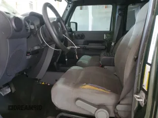 2007 Jeep Wrangler Unlimited Sahara z VIN 1J4GA59167L107870, wystawiony jako Copart lot #58346115 z przebiegiem 180 107 mil mil oraz Czysty tytuł • Clean title. Historia ofert i sprzedaży dostępna na DreamBid. Obrazek 7.