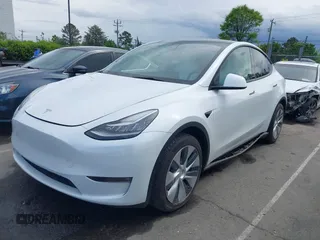 2022 Tesla Model Y Long Range z VIN 7SAYGDEE6NF419332, wystawiony jako IAAI lot #42020974 z przebiegiem 55 680 mil mil oraz . Historia ofert i sprzedaży dostępna na DreamBid. Obrazek 19.