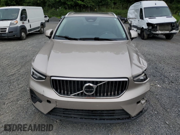 2024 Volvo XC40 Plus Bright Theme with VIN YV4L12UE3R2290695, listed as a Copart auction lot 61178065 with 42,047 mi miles and Clean title. Bid and sale history available at DreamBid. Image 5.