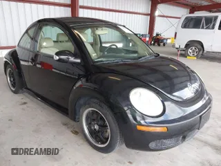 2007 Volkswagen New Beetle Coupe with VIN 3VWEG31CX7M508542, listed as a IAAI auction lot 41991023 with 70,106 mi miles. Bid and sale history available at carsss.com. Image 1.