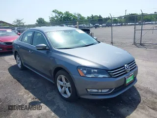 2015 Volkswagen Passat Limited Edition Edition z VIN 1VWAT7A38FC122901, wystawiony jako IAAI lot #42274314 z przebiegiem 102 823 mil mil oraz . Historia ofert i sprzedaży dostępna na DreamBid. Obrazek 1.