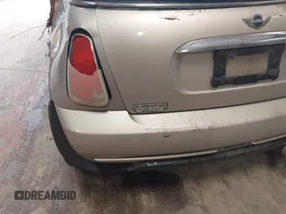 2005 MINI Hardtop с VIN WMWRC33445TJ65289, выставлен на аукционе IAAI как лот 42358377 с пробегом 184 367 миль миль и . История ставок и продаж доступна на DreamBid. Изображение 6.