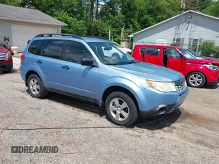2011 Subaru Forester X z VIN JF2SHBBC7BH761876, wystawiony jako IAAI lot #42274077 z przebiegiem 131 855 mil mil oraz . Historia ofert i sprzedaży dostępna na DreamBid. Obrazek 1.