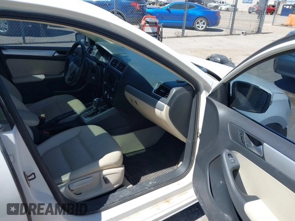 2013 Volkswagen Jetta SE z VIN 3VWDX7AJ4DM424276, wystawiony jako IAAI lot #41878223 z przebiegiem 152 789 mil mil oraz . Historia ofert i sprzedaży dostępna na DreamBid. Obrazek 5.