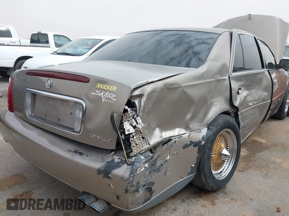 2003 Cadillac DeVille z VIN 1G6KD54Y63U223640, wystawiony jako IAAI lot #41704549 z przebiegiem 127 981 mil mil oraz . Historia ofert i sprzedaży dostępna na DreamBid. Obrazek 6.