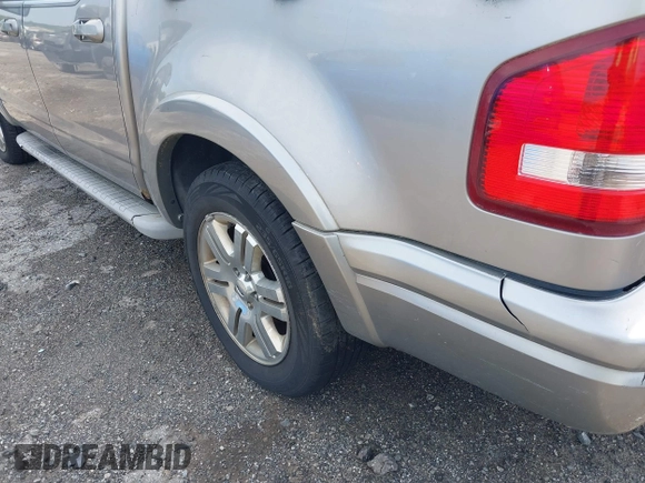2008 Ford Explorer Sport Trac Limited z VIN 1FMEU53E98UA30872, wystawiony jako IAAI lot #42141954 z przebiegiem 490 770 mil mil oraz . Historia ofert i sprzedaży dostępna na DreamBid. Obrazek 6.