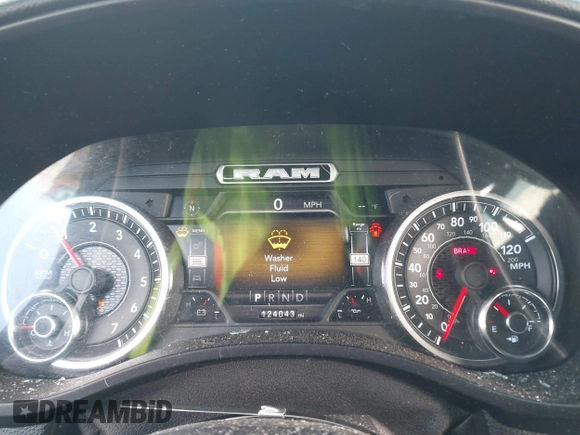 2020 Ram 1500 Big Horn z VIN 1C6SRFFT7LN128110, wystawiony jako IAAI lot #41885725 z przebiegiem 124 043 mil mil oraz . Historia ofert i sprzedaży dostępna na DreamBid. Obrazek 7.
