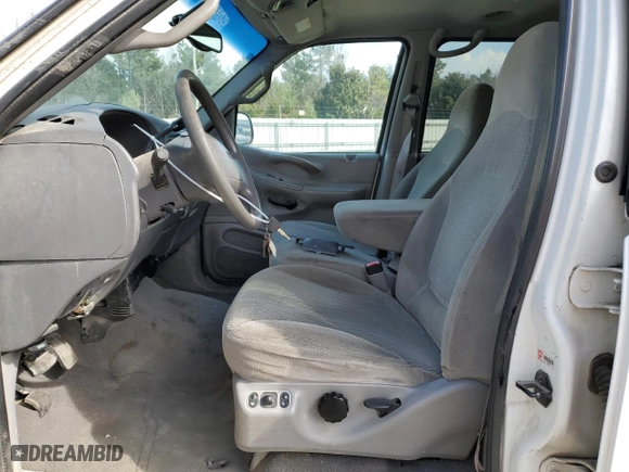 2000 Ford Expedition XLT with VIN 1FMPU16L3YLB94121, listed as a Copart auction lot 48901665 with 99,551 mi miles and Clean Title. Bid and sale history available at carsss.com. Image 7.
