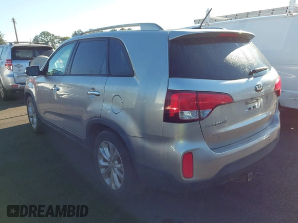 2015 Kia Sorento EX with VIN 5XYKU4A79FG628142, listed as a IAAI auction lot 42190773 with 153,707 mi miles. Bid and sale history available at carsss.com. Image 3.