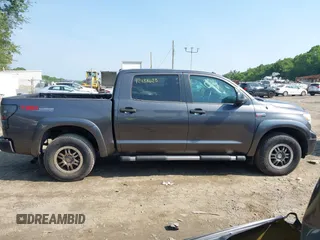 2013 Toyota Tundra z VIN 5TFDY5F18DX277032, wystawiony jako IAAI lot #42488623 z przebiegiem 287 801 mil mil oraz . Historia ofert i sprzedaży dostępna na DreamBid. Obrazek 14.
