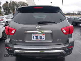 2018 Nissan Pathfinder S z VIN 5N1DR2MN2JC621860, wystawiony jako IAAI lot #42192719 z przebiegiem 52 762 mil mil oraz . Historia ofert i sprzedaży dostępna na DreamBid. Obrazek 17.