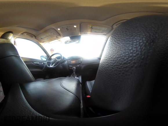 2017 Nissan Rogue SL z VIN 5N1AT2MT8HC867339, wystawiony jako IAAI lot #40955179 z przebiegiem 138 769 mil mil oraz . Historia ofert i sprzedaży dostępna na DreamBid. Obrazek 18.