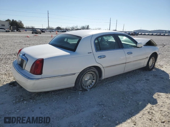 1999 Lincoln Town Car Executive z VIN 1LNHM81W8XY713650, wystawiony jako Copart lot #42335925 z przebiegiem 138 231 mil mil oraz Szkoda całkowita • Salvage title. Historia ofert i sprzedaży dostępna na DreamBid. Obrazek 3.