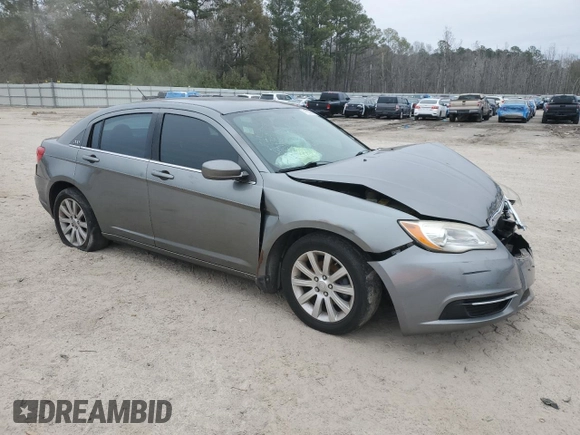 2013 Chrysler 200 Touring z VIN 1C3CCBBB2DN584591, wystawiony jako Copart lot #41503815 z przebiegiem Nie podano mil oraz Szkoda całkowita • Salvage title. Historia ofert i sprzedaży dostępna na DreamBid. Obrazek 4.