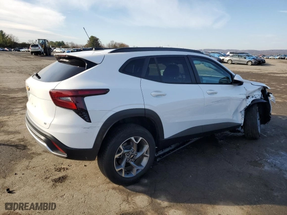 2025 Chevrolet Trax LT with VIN KL77LHEP9SC136880, listed as a Copart auction lot 50460465 with 2,895 mi miles and Salvage Title. Bid and sale history available at carsss.com. Image 3.