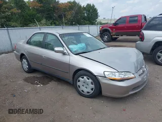 1998 Honda Accord LX с VIN 1HGCG5645WA044595, выставлен на аукционе IAAI как лот 40073268 с пробегом 197 055 миль миль и . История ставок и продаж доступна на DreamBid. Изображение 1.
