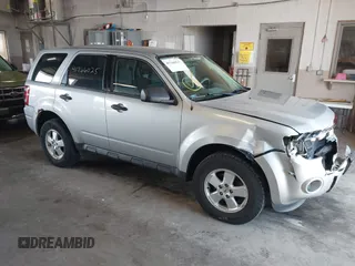 2012 Ford Escape XLS z VIN 1FMCU9C70CKB93771, wystawiony jako IAAI lot #41766025 z przebiegiem 151 975 mil mil oraz . Historia ofert i sprzedaży dostępna na DreamBid. Obrazek 1.