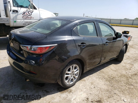 2016 Scion iA z VIN 3MYDLBZV8GY112646, wystawiony jako Copart lot #51481723 z przebiegiem 98 781 mil mil oraz . Historia ofert i sprzedaży dostępna na DreamBid. Obrazek 3.
