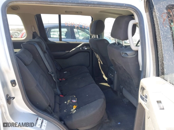 2005 Nissan Pathfinder LE with VIN 5N1AR18W05C779913, listed as a IAAI auction lot 41830468 with 216,967 mi miles. Bid and sale history available at carsss.com. Image 8.