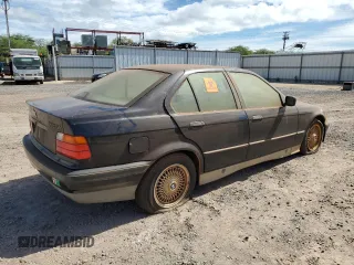 1993 BMW 3 Series z VIN WBACB3316PFE10919, wystawiony jako Copart lot #76412814 z przebiegiem 113 386 mil mil oraz Czysty tytuł • Clean title. Historia ofert i sprzedaży dostępna na DreamBid. Obrazek 3.