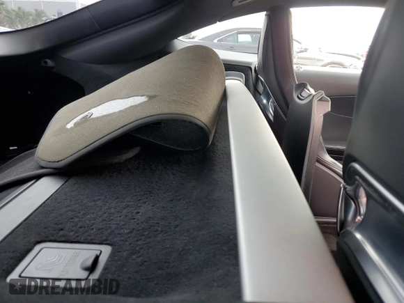 2017 Mercedes-Benz AMG GT AMG GT z VIN WDDYJ7HA9HA012133, wystawiony jako Copart lot #59883265 z przebiegiem Nie podano mil oraz Szkoda całkowita • Salvage title. Historia ofert i sprzedaży dostępna na DreamBid. Obrazek 10.