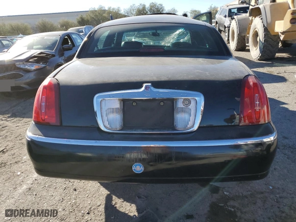 1999 Lincoln Town Car Signature with VIN 1LNHM82W4XY721047, listed as a Copart auction lot 43968685 with 88,653 mi miles and Salvage Title. Bid and sale history available at carsss.com. Image 6.