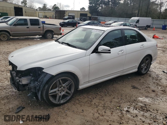 2014 Mercedes-Benz C 250 Sport z VIN WDDGF4HB7EG248082, wystawiony jako Copart lot #47351935 z przebiegiem 147 055 mil mil oraz Szkoda całkowita • Salvage title. Historia ofert i sprzedaży dostępna na DreamBid. Obrazek 1.