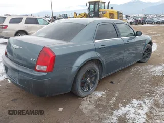 2005 Chrysler 300 with VIN 2C3JA43R85H662855, listed as a IAAI auction lot 41061588 with 1 mi miles. Bid and sale history available at carsss.com. Image 4.