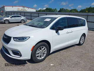 2025 Chrysler Pacifica Select with VIN 2C4RC1BG7SR509591, listed as a IAAI auction lot 42533235 with 19,520 mi miles and . Bid and sale history available at DreamBid. Image 2.