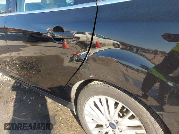 2017 Ford Focus Titanium с VIN 1FADP3J2XHL328847, выставлен на аукционе IAAI как лот 41740627 с пробегом 89 276 миль миль и . История ставок и продаж доступна на DreamBid. Изображение 18.