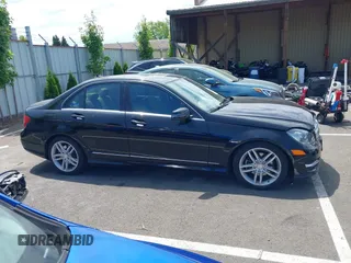 2012 Mercedes-Benz C 300 Sport с VIN WDDGF8BB9CA642697, выставлен на аукционе IAAI как лот 42479043 с пробегом 93 021 миль миль и . История ставок и продаж доступна на DreamBid. Изображение 13.