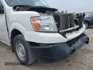 2018 Nissan NV Cargo S z VIN 1N6BF0LY0JN807791, wystawiony jako IAAI lot #41868591 z przebiegiem 128 813 mil mil oraz . Historia ofert i sprzedaży dostępna na DreamBid. Obrazek 20.