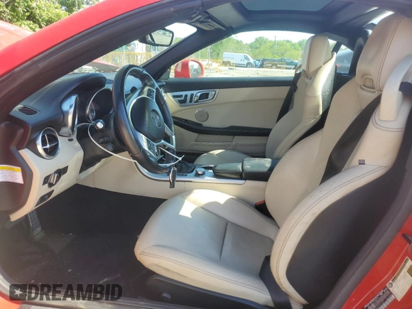 2013 Mercedes-Benz SLK 250 с VIN WDDPK4HA6DF051329, выставлен на аукционе Copart как лот 54751565 с пробегом 58 224 миль миль и Списание • Salvage title. История ставок и продаж доступна на DreamBid. Изображение 7.