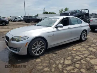 2013 BMW 5 Series 535i xDrive z VIN WBAFU7C5XDDU74516, wystawiony jako Copart lot #61442455 z przebiegiem 128 726 mil mil oraz Czysty tytuł • Clean title. Historia ofert i sprzedaży dostępna na DreamBid. Obrazek 1.