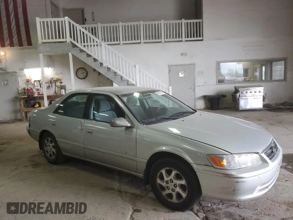 2001 Toyota Camry LE z VIN 4T1BF28K21U963819, wystawiony jako Copart lot #54551465 z przebiegiem 199 472 mil mil oraz Szkoda całkowita • Salvage title. Historia ofert i sprzedaży dostępna na DreamBid. Obrazek 4.