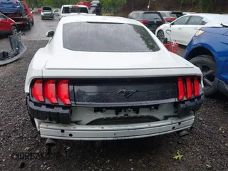 2018 Ford Mustang EcoBoost z VIN 1FA6P8TH2J5184938, wystawiony jako IAAI lot #42359873 z przebiegiem 80 965 mil mil oraz . Historia ofert i sprzedaży dostępna na DreamBid. Obrazek 17.
