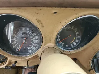 1975 Chevrolet Corvette z VIN 1Z37T5S438077, wystawiony jako Copart lot #56787605 z przebiegiem Nie podano mil oraz Czysty tytuł • Clean title. Historia ofert i sprzedaży dostępna na DreamBid. Obrazek 9.