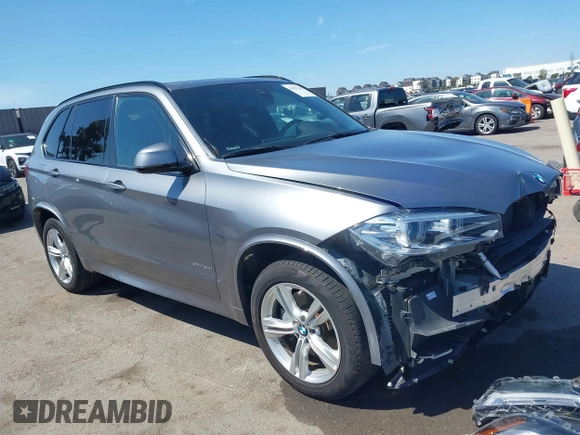 2015 BMW X5 xDrive50i z VIN 5UXKR6C59F0J76691, wystawiony jako IAAI lot #41857319 z przebiegiem 32 830 mil mil oraz . Historia ofert i sprzedaży dostępna na DreamBid. Obrazek 1.