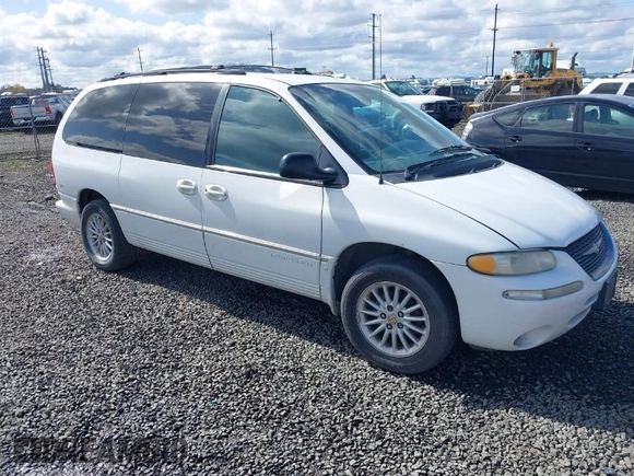 2000 Chrysler Town & Country LXi with VIN 1C4GP54L3YB585152, listed as a IAAI auction lot 41916732 with 190,915 mi miles. Bid and sale history available at carsss.com. Image 1.