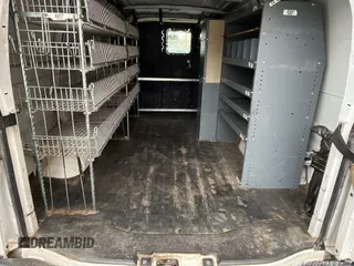 2014 Chevrolet Express Cargo z VIN 1GCSGAFX2E1160851, wystawiony jako IAAI lot #42649641 z przebiegiem 218 374 mil mil oraz . Historia ofert i sprzedaży dostępna na DreamBid. Obrazek 4.