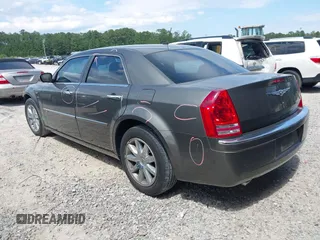 2008 Chrysler 300 C Hemi z VIN 2C3KA63H78H119766, wystawiony jako IAAI lot #42183222 z przebiegiem 149 245 mil mil oraz . Historia ofert i sprzedaży dostępna na DreamBid. Obrazek 3.