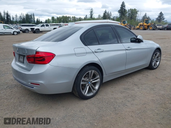 2017 BMW 3 Series 320i xDrive с VIN WBA8A3C36HK692592, выставлен на аукционе IAAI как лот 42218917 с пробегом 72 344 миль миль и . История ставок и продаж доступна на DreamBid. Изображение 4.
