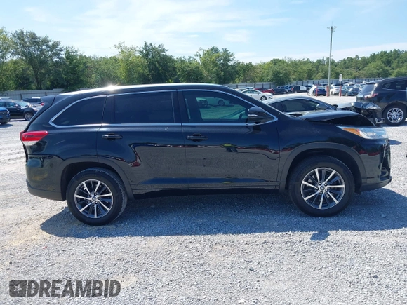 2018 Toyota Highlander SE with VIN 5TDKZRFH3JS549805, listed as a IAAI auction lot 42603465 with 85,547 mi miles and . Bid and sale history available at DreamBid. Image 13.