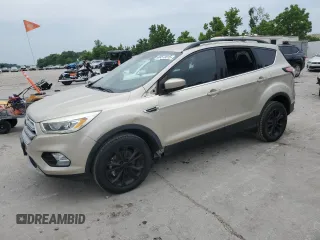2017 Ford Escape SE z VIN 1FMCU0GD6HUE18878, wystawiony jako Copart lot #60573815 z przebiegiem 119 037 mil mil oraz Czysty tytuł • Clean title. Historia ofert i sprzedaży dostępna na DreamBid. Obrazek 1.