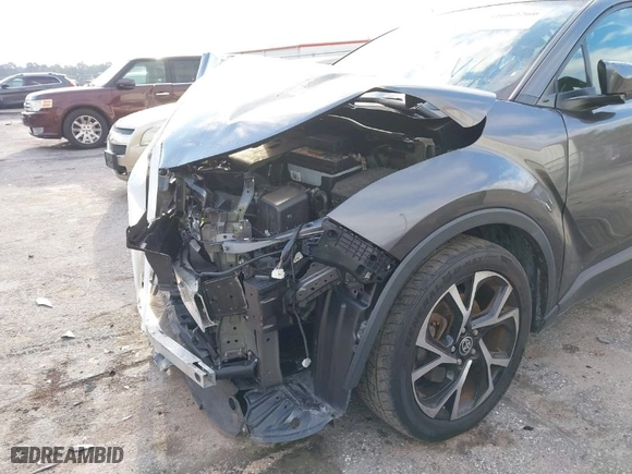 2020 Toyota C-HR LE with VIN JTNKHMBXXL1087676, listed as a IAAI auction lot 41662260 with 68,870 mi miles. Bid and sale history available at carsss.com. Image 6.