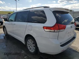 2011 Toyota Sienna XLE z VIN 5TDDK3DC1BS021487, wystawiony jako Copart lot #56468965 z przebiegiem 150 311 mil mil oraz Czysty tytuł • Clean title. Historia ofert i sprzedaży dostępna na DreamBid. Obrazek 2.