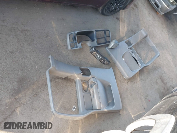 2003 Chevrolet Silverado 1500 LS с VIN 2GCEK19T431132402, выставлен на аукционе IAAI как лот 41278893 с пробегом 167 312 миль миль и . История ставок и продаж доступна на DreamBid. Изображение 12.